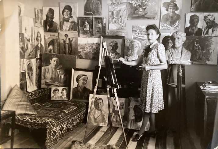 Marika Gaitanopoulou Thorogood in her studio in Jerusalem, circa 1940s. Courtesy of the Thorogood family